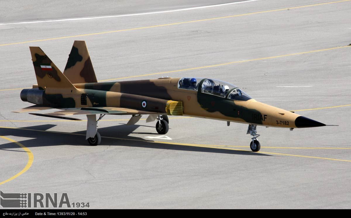 Với loại tiêm kích F-5E Tiger II, Iran thậm chí đã phát triển một dòng máy bay mới với sửa đổi về khí động học mang tên Saeqeh hay còn gọi là “thần sấm”. Nguồn ảnh: IRNA