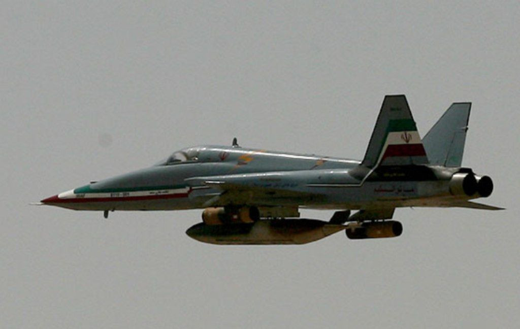 Saeqeh được thiết kế với hai cánh đuôi đứng khiến nó trông giống như loại F/A-18 của Mỹ. Mặc dù vậy, hình dạng máy bay cơ bản vẫn hệt như F-5E Tiger II. Nguồn ảnh: IRNA