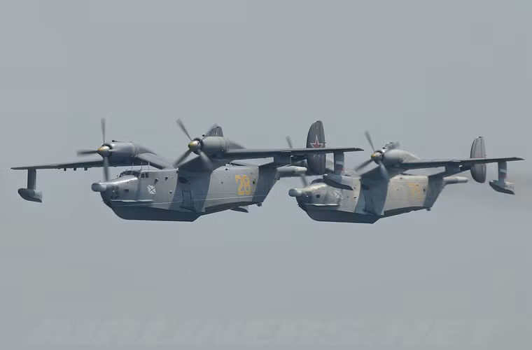 Đây là tin vui với Không quân Hải quân Nga nói chung và với Hạm đội biển Đen nói riêng trong bối cảnh các lực lượng tuần tra biển của nước Nga thiếu vắng máy bay tuần tra – chống ngầm tầm xa. Hiện nay, để bảo vệ vùng biển rộng lớn, Nga chỉ hi vọng vào chưa tới 50 máy bay Il-38 và Tu-142 cũng ra đời từ thời Liên Xô. Nguồn ảnh: Airliners.net