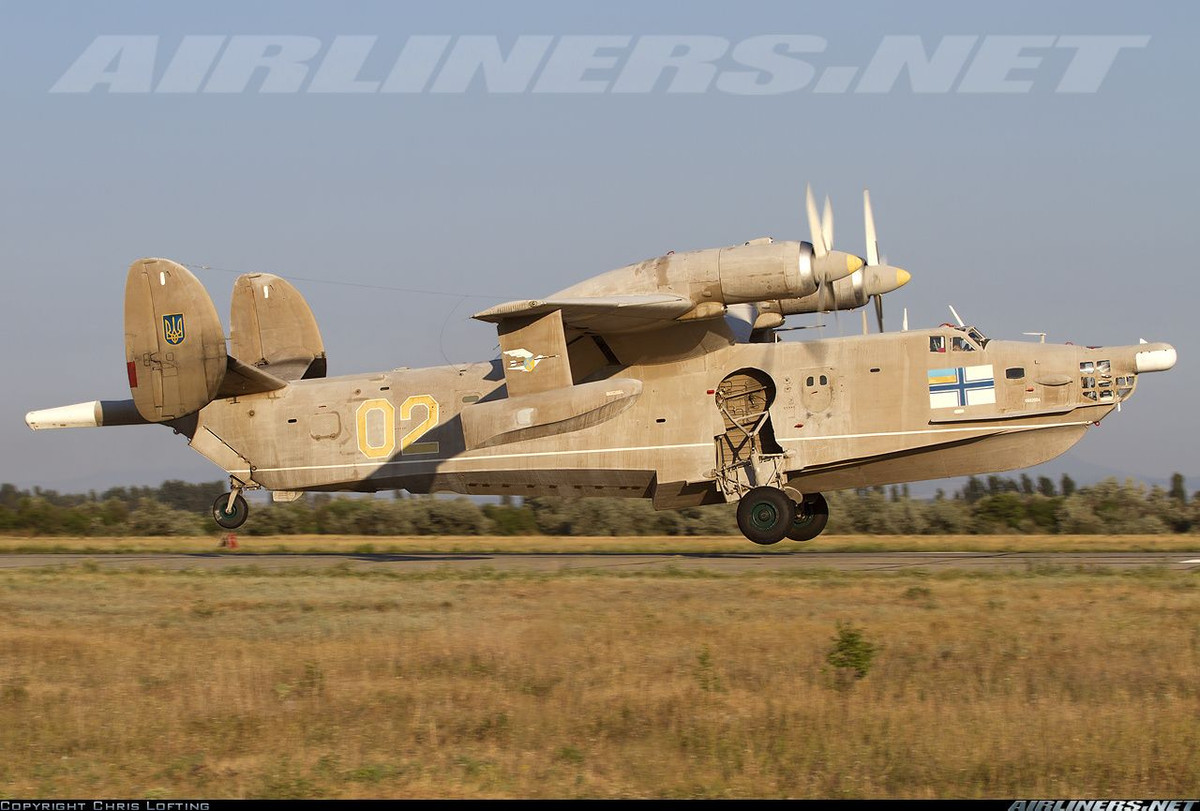 Thủy phi cơ Be-12 chạy đà cất/hạ cánh trên mặt nước là 2.300m, cất/hạ cánh trên đất liền là 2.200-1.800m. Nguồn ảnh: Airliners.net