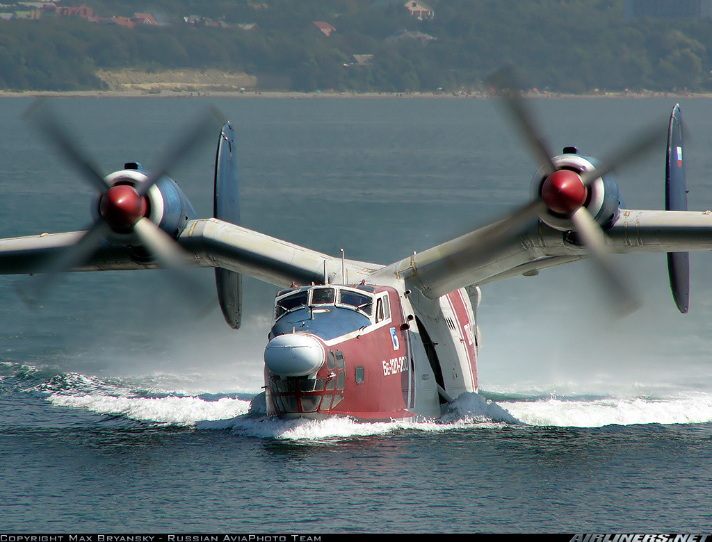 Be-12 trang bị 2 động cơ tuốc bin cánh quạt Ivchenko Progress AI-20D (5.180 mã lực/chiếc) cho phép đạt tốc độ khoảng 530km/h, tầm bay 3.300km, trần bay 8.000m. Nguồn ảnh: Airliners.net