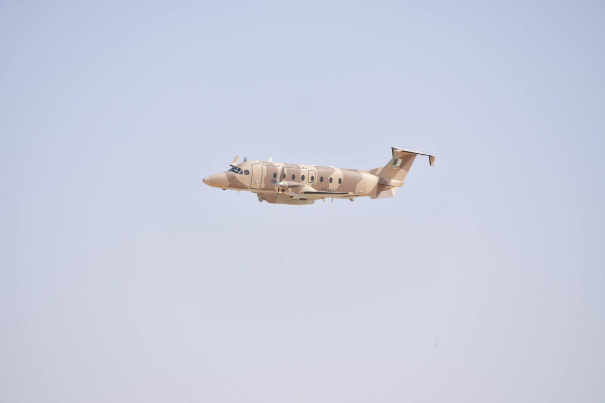 Máy bay trinh sát 1900D thực hiện nhiệm vụ phát hiện mục tiêu từ trên không.