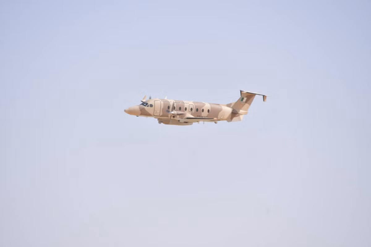 Máy bay trinh sát 1900D thực hiện nhiệm vụ phát hiện mục tiêu từ trên không.