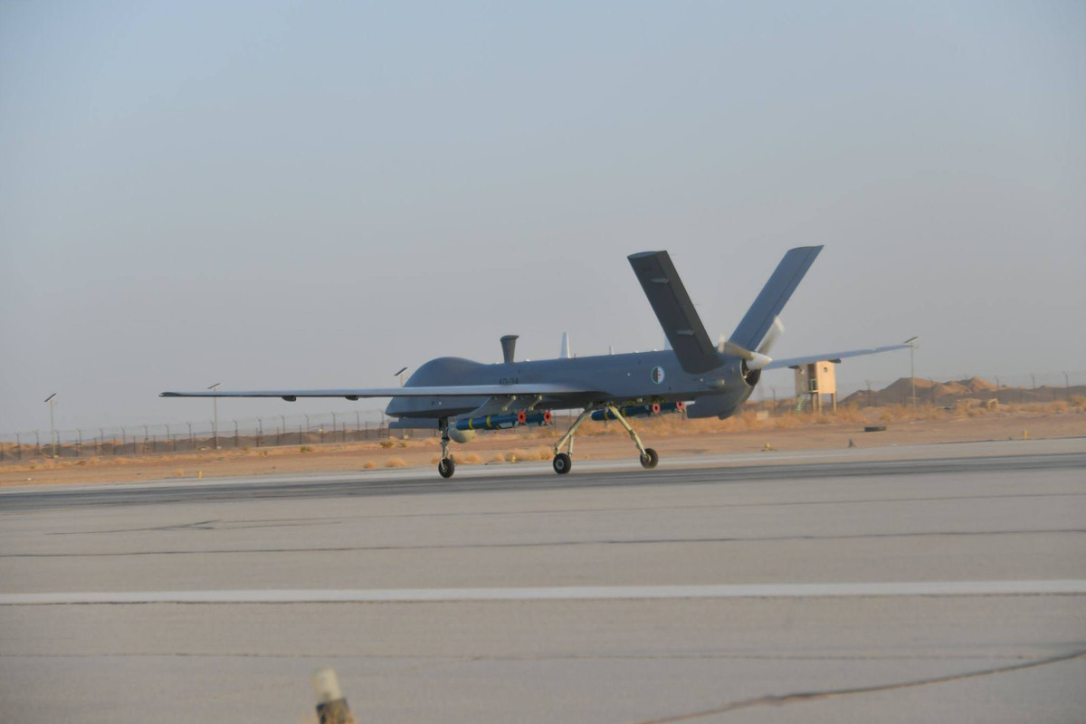 Cận cảnh UAV CH-4 mà Algeria mua của Trung Quốc. Nó có hình dạng khá giống loại MQ-9 Reaper của Mỹ.