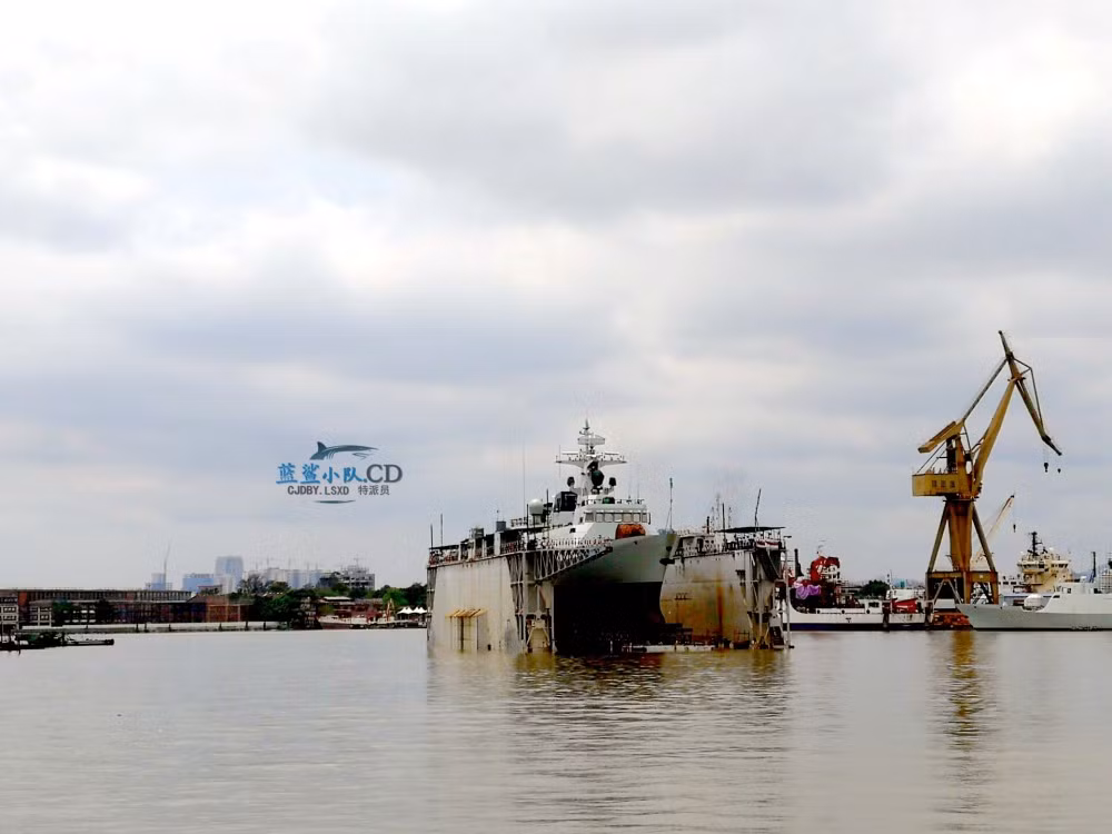 Có thể nói, tới thời điểm này không ai có thể nghi ngờ việc Trung Quốc là quốc gia có nền công nghiệp đóng tàu quân sự nhanh nhất hành tinh. Họ vượt xa những quốc gia có nền công ngiệp quân sự tiên tiến như Nga, trong khi với Mỹ từ lâu nước này không còn đóng tàu chiến nhỏ nên hơi khó so sánh. Nguồn ảnh: CJDBY