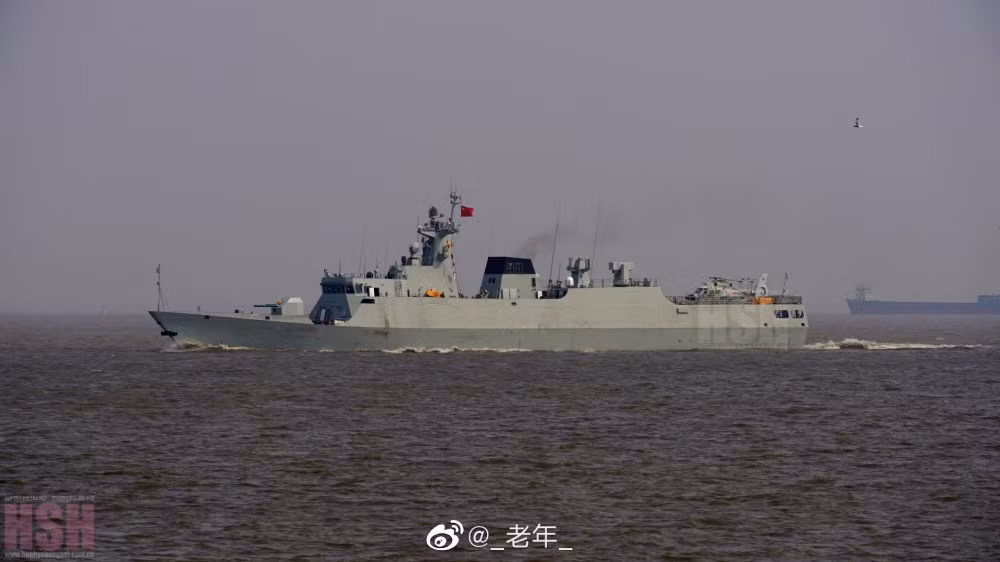 Lớp tàu có lượng giãn nước vừa phải 1.500 tấn, dài 90m, rộng 11,14m, mớn nước 4m. Được trang bị hai động cơ diesel cho tốc độ tối đa 25 hải lý/h. Nguồn ảnh: Sina