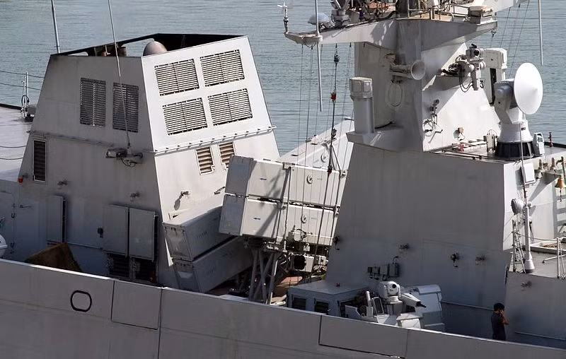 Con tàu được trang bị 4 tên lửa hành trình chống hạm YJ-83 có tầm bắn 180km. Nguồn ảnh: Sina