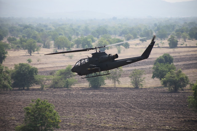 Trực thăng tấn công AH-1 Cobra chi viện hỏa lực từ trên không. Nguồn ảnh: Thai-def