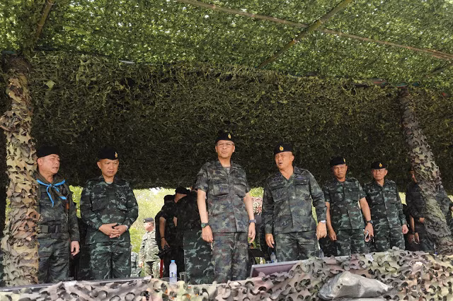 Tham mưu trưởng Quân đội Hoàng gia Thái Lan - tướng Teerawat Boonyawat có mặt và tham gia chỉ huy cuộc diễn tập thực binh. Nguồn ảnh: Thai-def