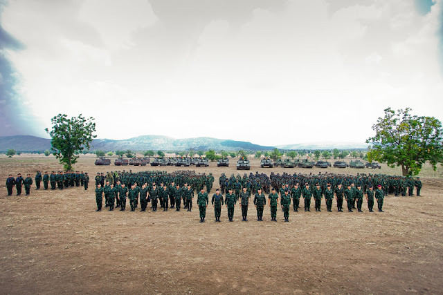 Duyệt đội ngũ trước giờ khai mạc. Nguồn ảnh: Thai-def