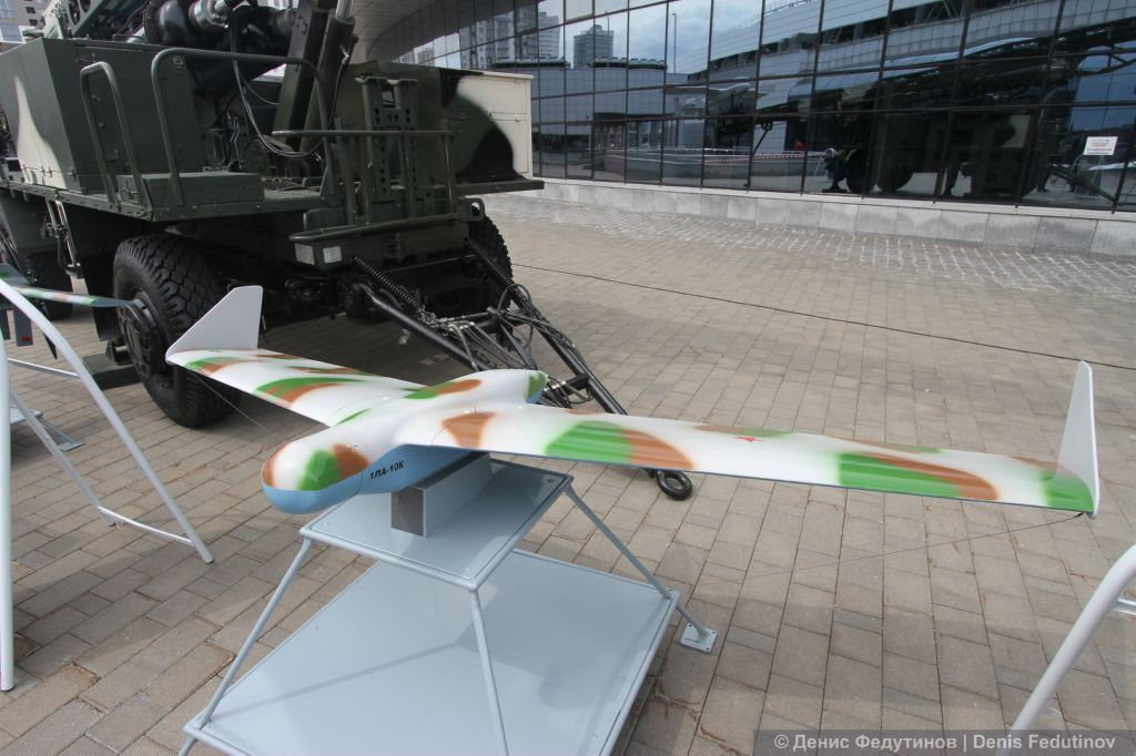 Tổ hợp UAV trinh sát mọi điều kiện thời tiết Bekard-2 có tầm bay 25km, thời gian bay 90 phút. Nguồn ảnh: Denis Fedutinov