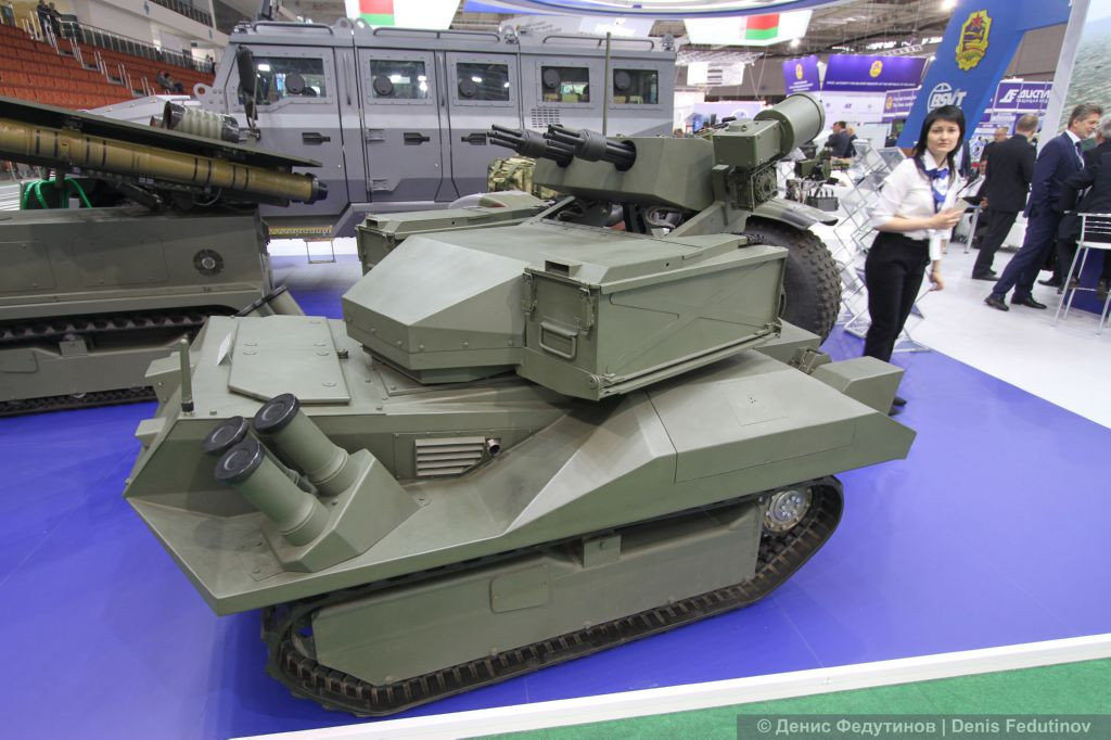 Một loại robot khác của GVTUP “BelSpetsVneshTekhnika” mang tên Berserk được thiết kế như cỗ xe tăng thu nhỏ, trang bị đại liên 7,62mm có thể bắn bộ binh và UAV đối phương, tầm tác xạ 1.000m. Nguồn ảnh: Denis Fedutinov