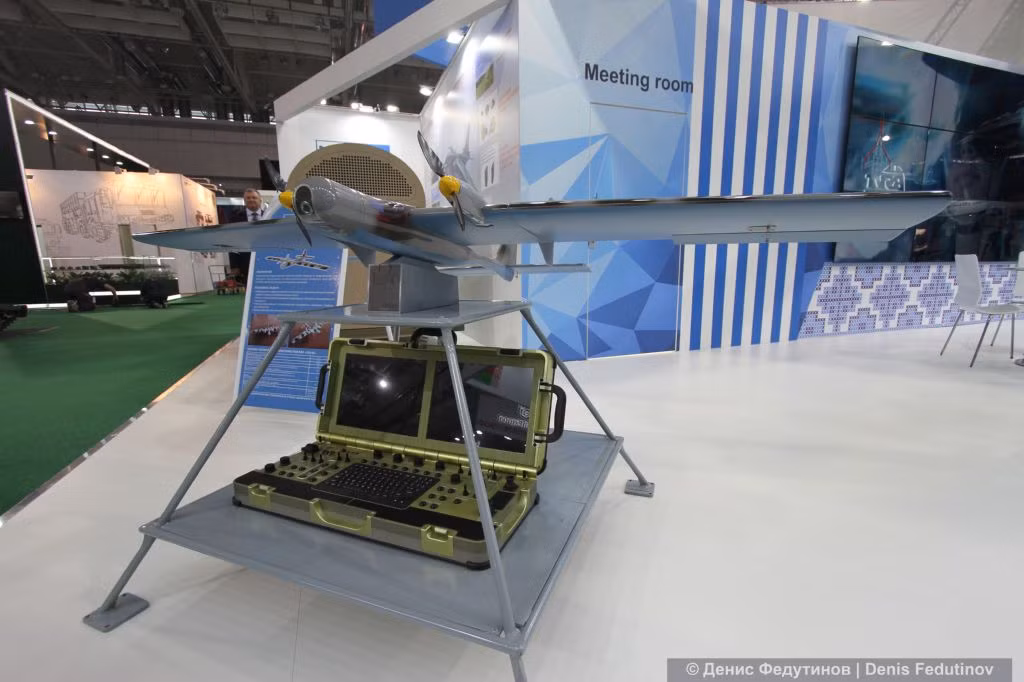 UAV trinh sát cỡ nhỏ Bekard-1 của nhà máy 558 có cự ly bay 15km, thời gian bay liên tục 80 phút. Nguồn ảnh: Denis Fedutinov