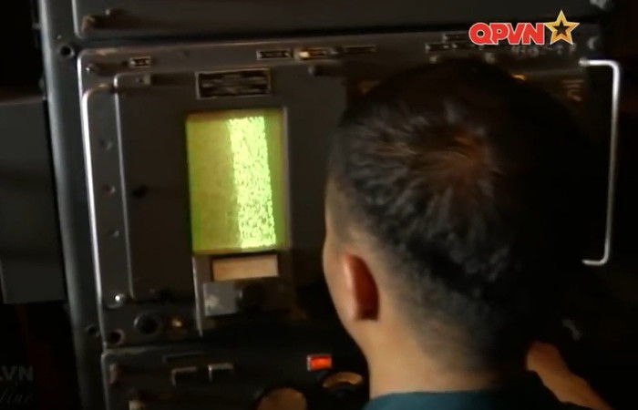 Đài điều khiển hỏa lực SNR-75M3 nâng cấp có khả năng bám mục tiêu ở cự ly tới 100km, có dẫn đường cho 2 tên lửa tấn công mục tiêu cùng lúc (trước nâng cấp chỉ dẫn được một mục tiêu). Nguồn ảnh: Kênh QPVN