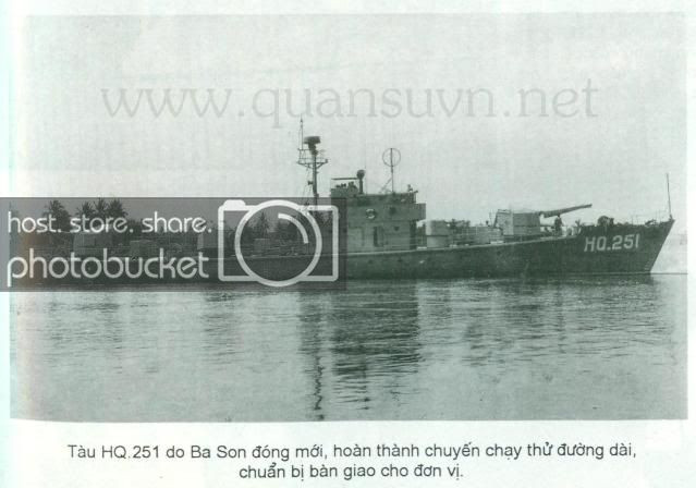 Hình ảnh cực hiếm tàu pháo TP-01 số hiệu 251 chuẩn bị chạy thử đường dài trước khi ban giao cho đơn vị. Hiện cũng không có tham số kỹ thuật về lượng giãn nước, kích cỡ hay tính năng tác chiến của nó. Ảnh tư liệu