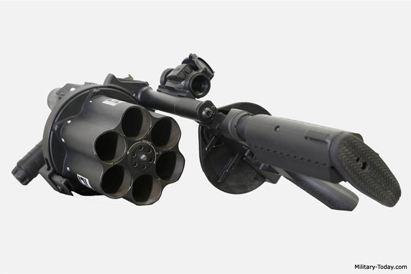 Milkor MGL thiết kế theo kiểu súng phóng lựu kiểu ổ đạn quay như súng lúc ổ quay. Kiểu thiết kế này cho tốc độ bắn lên tới 6 phát/3 giây rất hữu hiệu trong tình huống phục kích hoặc môi trường tác chiến đô thị. Nguồn ảnh: Military-Today