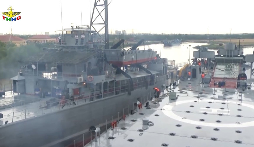 Tàu đổ bộ 501 thuộc lớp tàu LST-542 do Mỹ sản xuất từ trong CTTG thứ 2 trang bị cho Hải quân Mỹ dưới tên gọi USS Maricopa County (938). Năm 1962 nó được chuyển cho VNCH sử dụng với tên gọi Trần Khánh Dư. Sau ngày 30/4, con tàu được đưa vào biên chế Hải quân Nhân dân Việt Nam và hoạt động tích cực cho tới nay. Nguồn ảnh: Truyền hình Hải quân