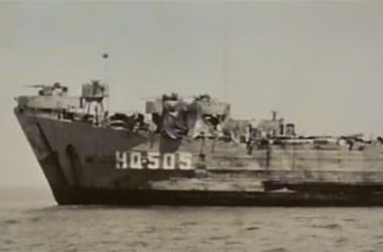 Đáng tiếc, trong chiến dịch CQ-88 bảo vệ Trường Sa năm 1988, tàu HQ-505 đã bị hư hỏng nặng do bị địch bắn trong quá trình bảo vệ đảo Cô lin. Sau này trên đường được kéo về đất liền, con tàu bị chìm giữa biển. Nguồn ảnh: Tư liệu