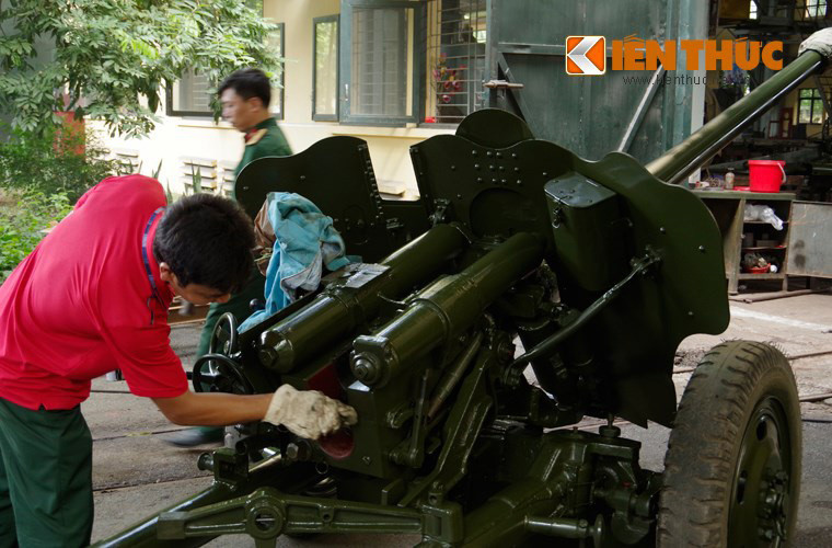 Ước tính 10.800 khẩu được sản xuất từ 1944-1953, ngoài vai trò chung của pháo binh, nó còn được sử dụng để chống tăng. Pháo có tốc độ bắn 20 phát/phút, tầm bắn xa nhất 15,65km, tầm bắn với đạn xuyên giáp 1.150m.