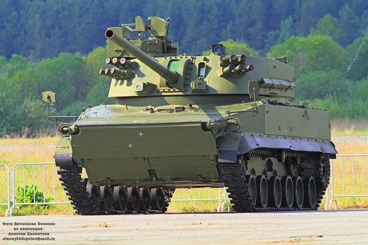 2S31 Vena vốn là pháo cối tự hành được phát triển và đưa vào phục vụ năm 2014 bởi nhà máy Motovilikha. Pháo sử dụng khung bệ BMP-3 cho tốc độ tối đa 70km/h. Nguồn ảnh: Wikipedia