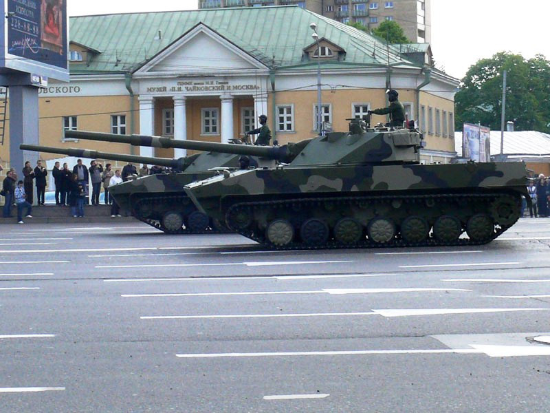 Sprut-SDM1 là phiên bản nâng cấp của dòng xe tăng hạng nhẹ hoặc cũng được phân loại là pháo tự hành chống tăng 2S25 Sprut-SD. Phiên bản mới này chủ yếu cải tiến sâu ở hệ thống điều khiển hỏa lực đem lại khả năng tác chiến hiệu quả hơn trong mọi điều kiện chiến trường. Nguồn ảnh: Wikipedia