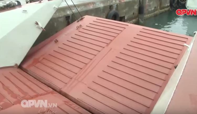 LCM-8 chở tối đa hơn 50 tấn gồm hàng hóa hoặc các phương tiện cơ giới. Nguồn ảnh: QPVN