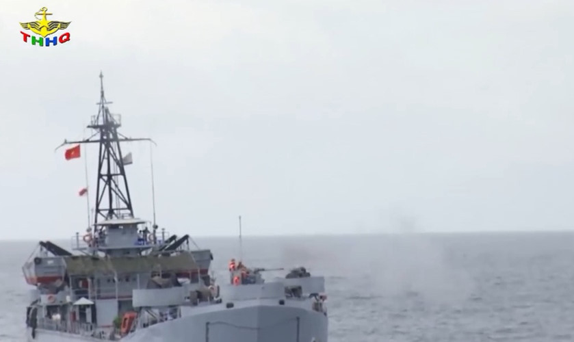 Trong những năm qua, dù gặp vô vàn khó khăn nhưng bằng tinh thần “tự lực cánh sinh”, Việt Nam vẫn đang nỗ lực duy trì các tàu chiến Mỹ trong tình trạng không thể mua phụ tùng, linh kiện thay thế, thậm chí chúng ta còn tự nâng cấp cải tiến. Nguồn ảnh: Truyền hình Hải quân