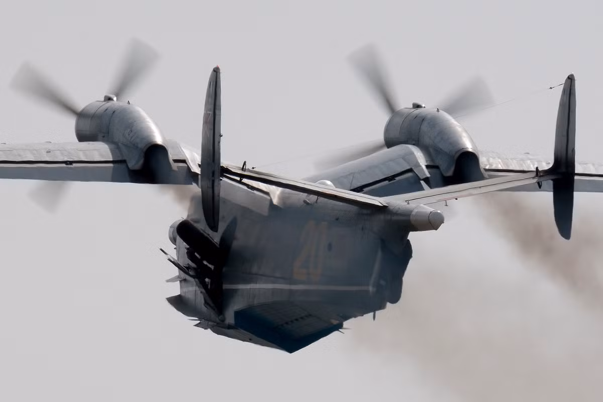 Be-12 trang bị 2 động cơ tuốc bin cánh quạt Ivchenko Progress AI-20D (5.180 mã lực/chiếc) cho phép đạt tốc độ khoảng 530km/h, tầm bay 3.300km, trần bay 8.000m. Nguồn ảnh: Wikipedia