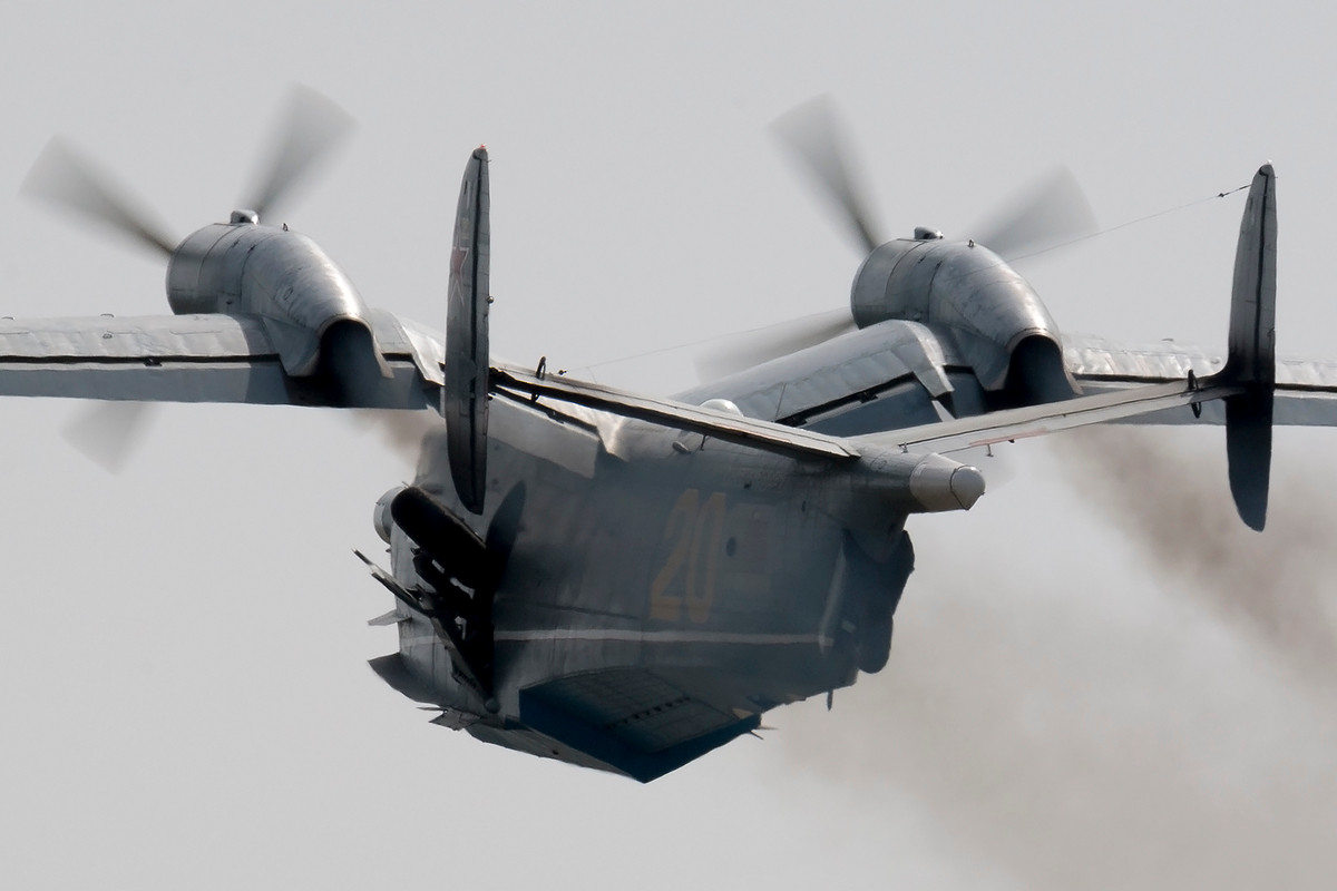 Be-12 trang bị 2 động cơ tuốc bin cánh quạt Ivchenko Progress AI-20D (5.180 mã lực/chiếc) cho phép đạt tốc độ khoảng 530km/h, tầm bay 3.300km, trần bay 8.000m. Nguồn ảnh: Wikipedia