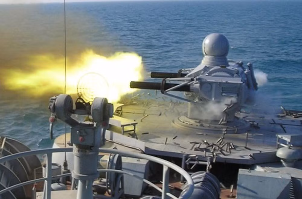 Hai khẩu pháo AO-18KD có tốc độ bắn 10.000 phát/phút, khu vực sát thương theo cự ly 200m tới 4km, độ cao từ 0 tới 3km, thời gian phản ứng 3-5 giây với cơ số đạn pháo 1.500 viên. Nguồn ảnh: KBtochmash