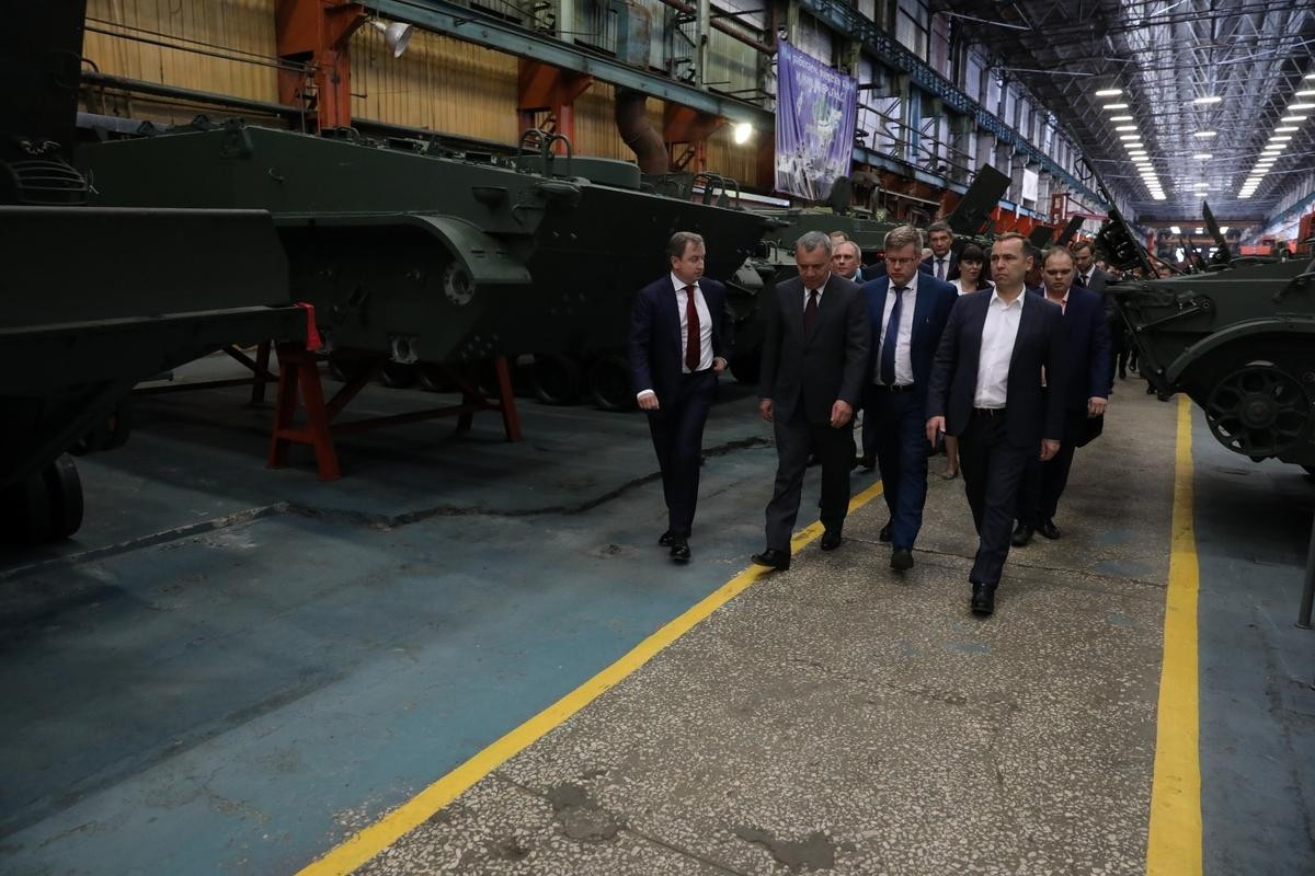 Cơ hội hiếm hoi này diễn ra trong chuyến viếng thăm của Phó Thủ tướng Yuri Borisov tới nhà máy này. Đây cũng được xem là lần đầu tiên dây chuyền tên lửa R-74 (RVV-MD) xuất hiện trước giới truyền thông.