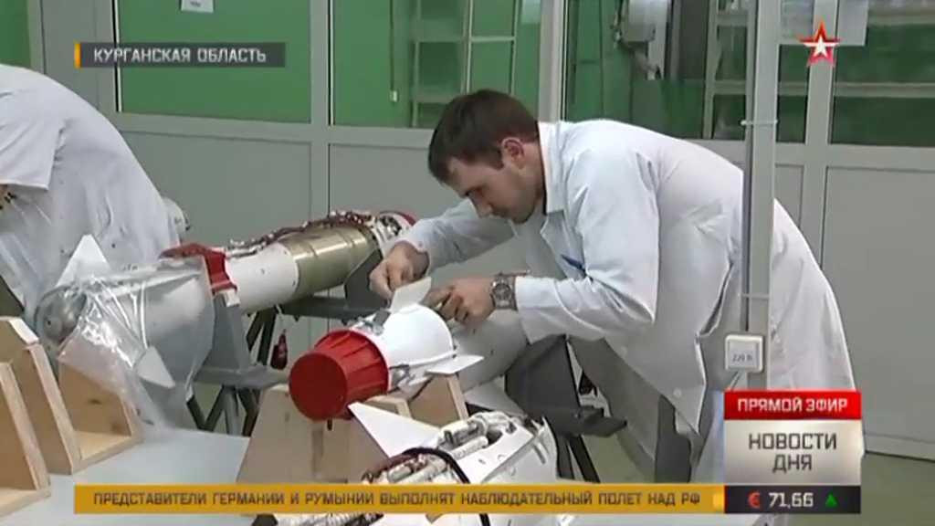 Cận cảnh những quả đạn R-74 đang được lắp ráp. Nguồn ảnh: Zvezda