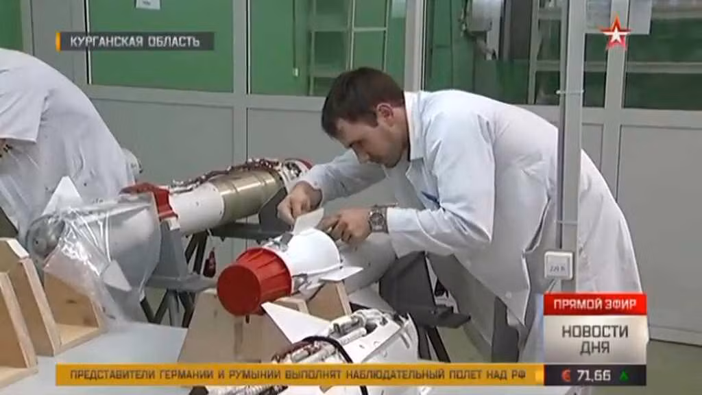 Cận cảnh những quả đạn R-74 đang được lắp ráp. Nguồn ảnh: Zvezda