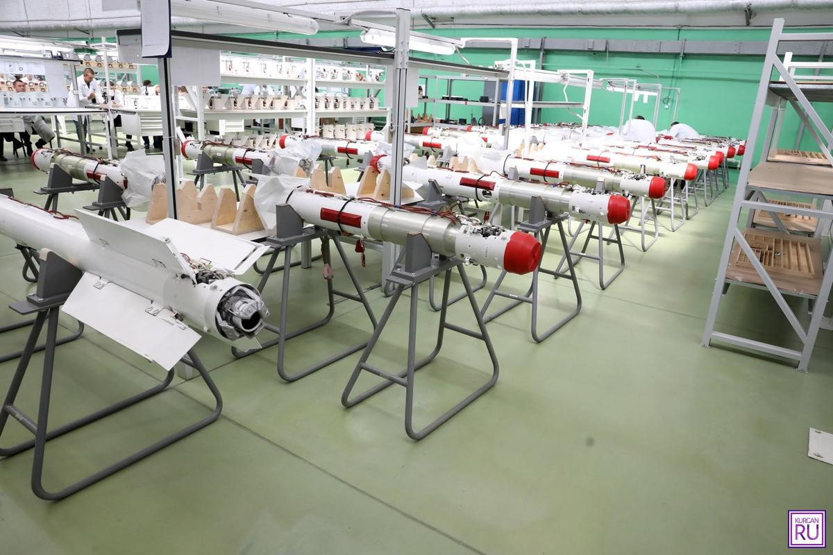 Ngoài R-74, hiện Kurgan còn đang phát triển hai phiên bản khác dựa trên R-73 gồm: K-74M cải tiến tầm bắt bám mục tiêu cùa đầu tự dẫn hồng ngoại và K-74M2 cải tiến hình dạng giảm tiết diện phản xạ radar và tăng hiệu suất ngang ngửa với AIM-9X (Mỹ) và ASRAAM (châu Âu). Nguồn ảnh: Kurgan RU