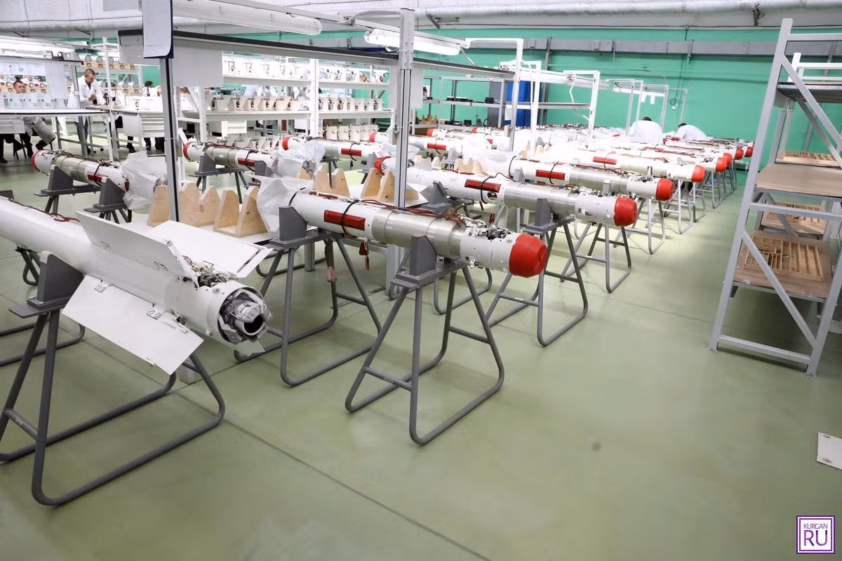 Ngoài R-74, hiện Kurgan còn đang phát triển hai phiên bản khác dựa trên R-73 gồm: K-74M cải tiến tầm bắt bám mục tiêu cùa đầu tự dẫn hồng ngoại và K-74M2 cải tiến hình dạng giảm tiết diện phản xạ radar và tăng hiệu suất ngang ngửa với AIM-9X (Mỹ) và ASRAAM (châu Âu). Nguồn ảnh: Kurgan RU