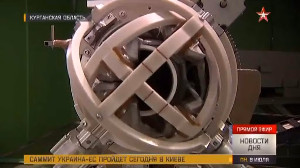 Cũng như R-73, R-74 trang bị đầu tự dẫn hồng ngoại nhưng cải tiến đáng kể cho khả năng bắt bám mục tiêu mọi góc độ với kênh hồng ngoại bị động. Nguồn ảnh: Zvezda