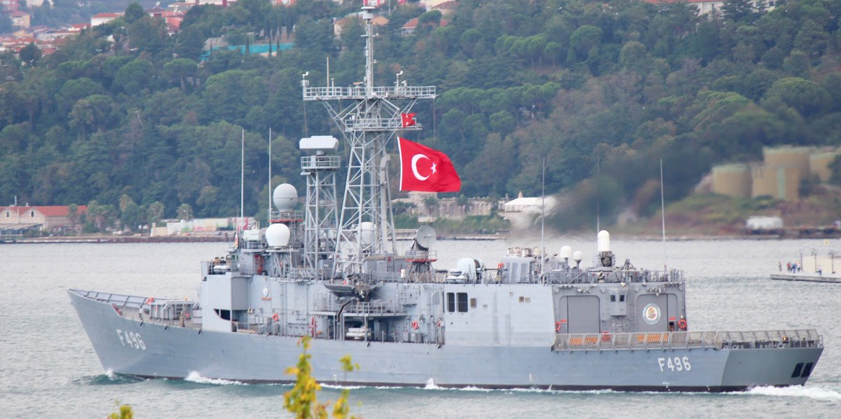 Thổ Nhĩ Kỳ trong tương lai gần có thể bổ sung hệ thống phóng tên lửa thẳng đứng Mk41 với tên lửa tầm trung RIM-162 ESSM để nâng cao khả năng phòng không cho con tàu. Bên cạnh đó, họ vẫn giữ bệ phóng Mk 13 để triển khai tên lửa Harpoon. Nguồn ảnh: Twitter