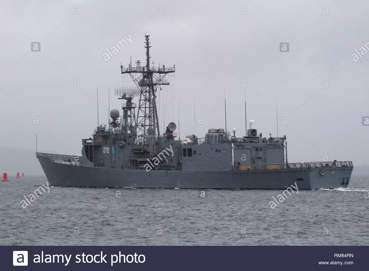 Trong ảnh là tàu hộ vệ ORP Tướng Kazimierz Pulaski của Hải quân Ba Lan, đây vốn là tàu USS Clark thuộc lớp Oliver Hazard Perry của Mỹ, sau khi được loại biên năm 2000, nó được bán lại cho Ba Lan với giá hữu nghị. Nguồn ảnh: Alamy