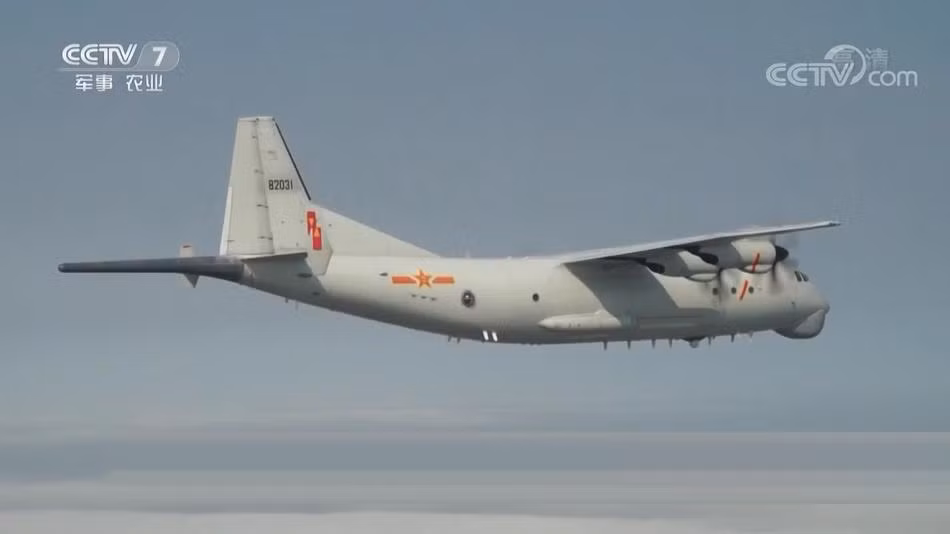 Theo một số nguồn tin khác, nguyên mẫu đầu tiên của Y-8Q được nhìn thấy lần đầu tiên tại nhà máy Thiểm Tây tháng 11/2011. Việc sản xuất hàng loạt được bắt đầu vào năm 2015. Nguồn ảnh: CCTV