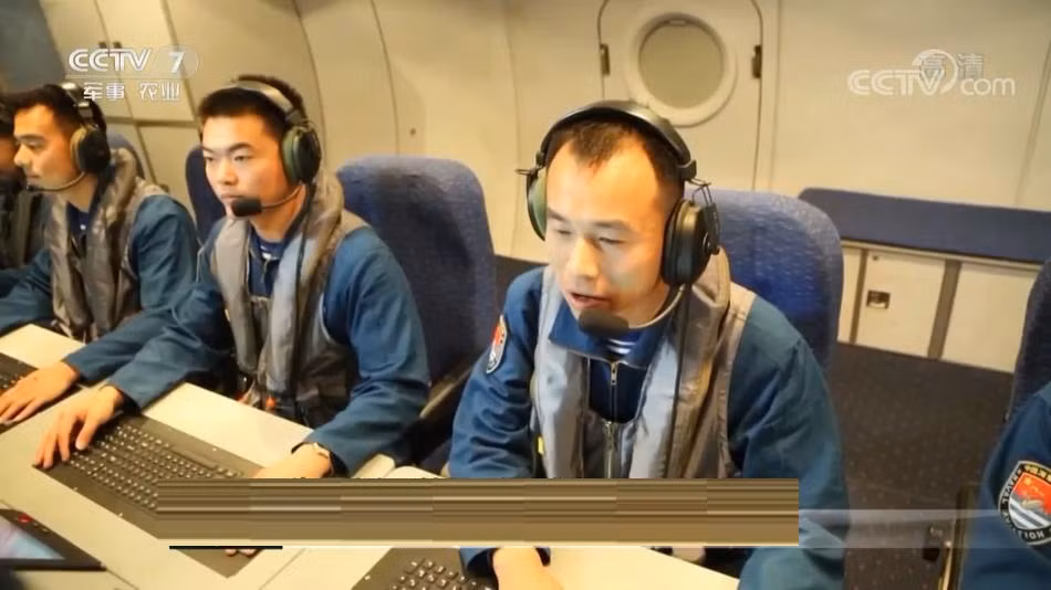 Thông thường, không nhiều quốc gia tự tin “khoe” nội thất trong hệ thống giao diện người – máy của máy bay săn ngầm hay máy bay trinh sát điện tử vì nó liên quan tới bí mật quân sự. Nguồn ảnh: CCTV