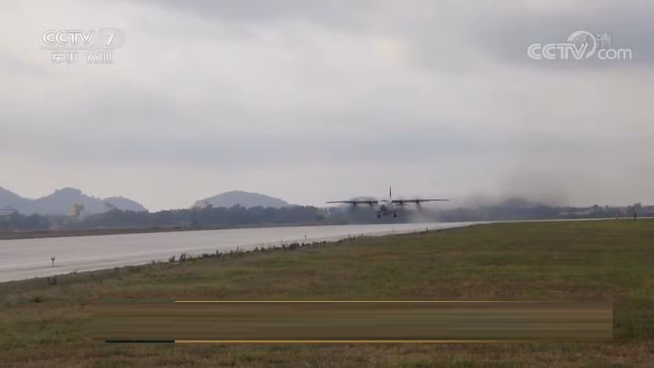 Đài truyền hình TW Trung Quốc (CCTV) vừa đăng tải loạt hình ảnh máy bay săn ngầm thế hệ mới nhất của không quân hải quân nước này được định danh là Y-8Q (hoặc GX-6). Nguồn ảnh: CCTV