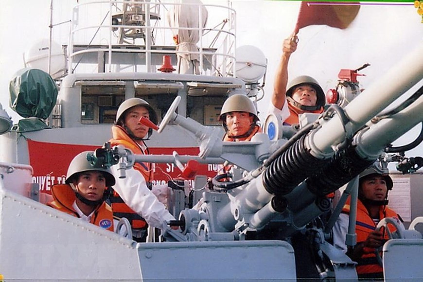 Về nâng cao năng lực quốc phòng, nhờ chương trình hiện đại hóa quy mô bài bản, đến nay Hải quân Nhân dân Việt Nam và Không quân Nhân dân Việt Nam đã có trong tay hàng loạt vũ khí chiến lược, thuộc hàng tiên tiến nhất thế giới có khả năng bảo vệ vững chắc chủ quyền biển đảo đất nước. Nguồn ảnh: TTXVN