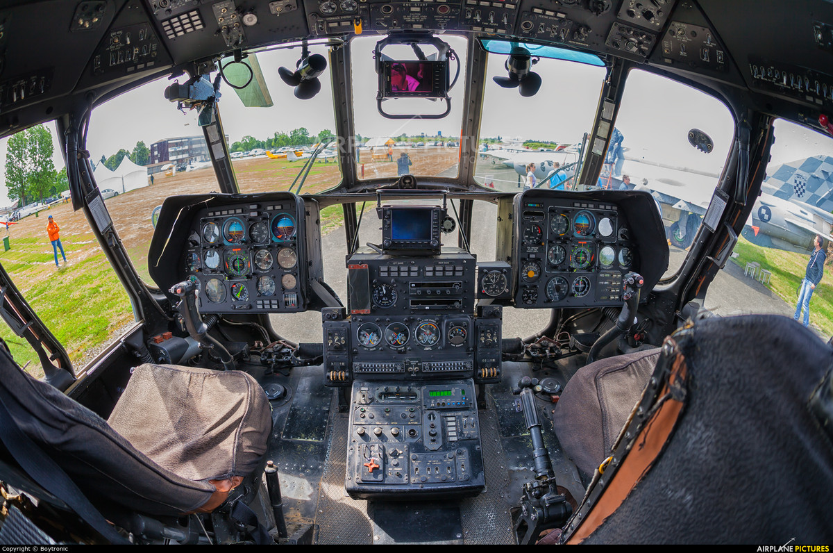 Hệ thống điều khiển trên cabin Mi-171 trông khá đơn giản nhưng đáng tin cậy. Ngoài ra, nếu khách hàng có yêu cầu thì phía Nga hoàn toàn có thể tinh chỉnh hệ thống điều khiển giống như trực thăng quân sự của phương Tây. Nguồn ảnh: Airliners.net