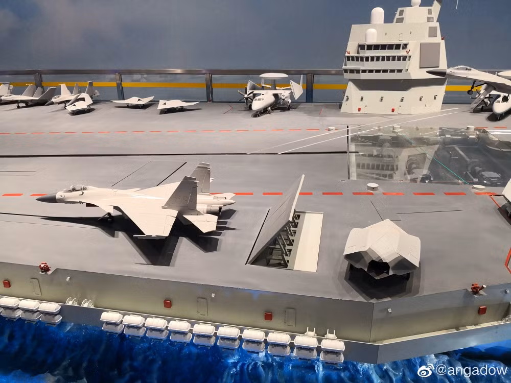 Type 003 vẫn sẽ dùng J-15 - tiêm kích hạm chủ lực của Hải quân Trung Quốc hiện tại. Nguồn ảnh: Dambiev