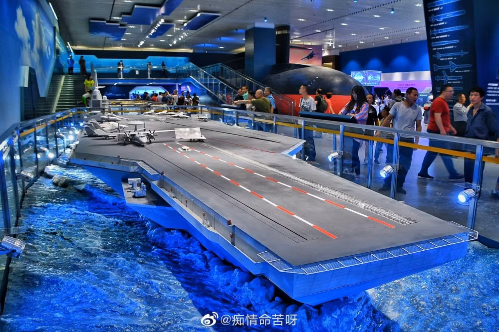 Theo đó, tại Bảo tàng Cách mạng Trung Quốc (Bắc Kinh) mới đây đã "cập nhật" mô hình mới nhất tàu sân bay hạt nhân Type 003 đầy tham vọng của nước này. Nguồn ảnh: Dambiev