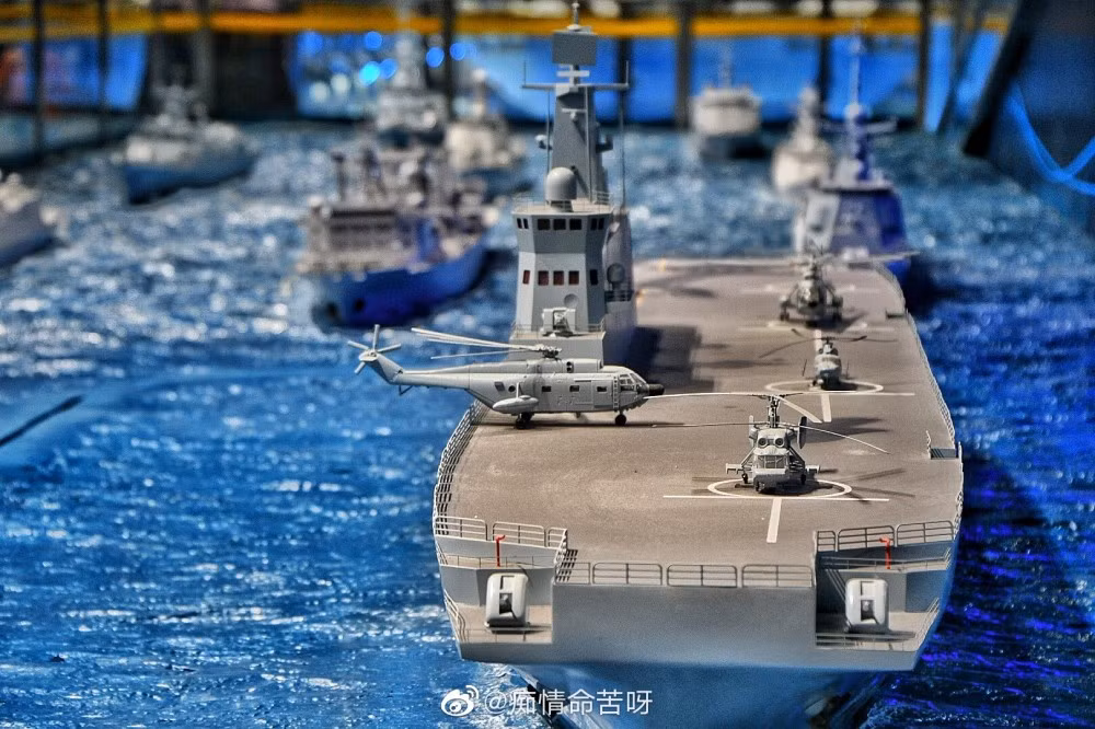 Ngoài Type 003, hiện Bảo tàng Quân sự - Cách mạng Trung Quốc còn trưng bày mô hình tàu đổ bộ tấn công Type 075 – dự án đang trong giai đoạn chế tạo. Nguồn ảnh: Dambiev