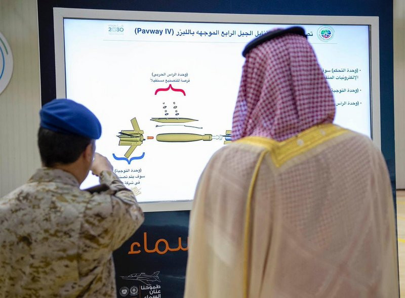 Tháng 8/2012, Ả Rập Xê-út đã ký hợp đồng trị giá 800 triệu USD mua 22 chiếc Hawk Mk 165 từ BAE Systems. Tháng 2/2016, hai bên tiếp tục ký thỏa thuận khác về việc BAE cho phép Ả Rập Xê-út lắp ráp 22 chiếc Hawk trong nước với sự hỗ trợ kỹ thuật từ BAE. Nguồn ảnh: Bmpd