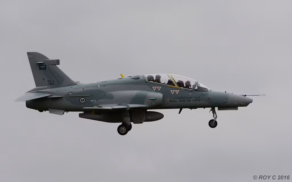 Hawk 165 có thể đạt tốc độ bay cận âm Mach 0,84 tức 1.028km/h, tầm bay 2.500km, trần bay 13.500m, vận tốc leo cao 47m/s. Nguồn ảnh: flick