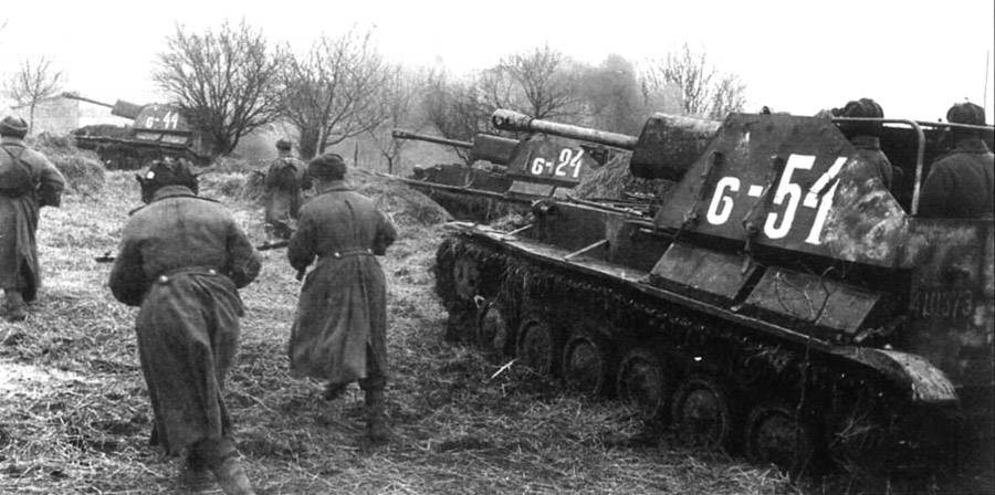 Từ lâu, đã có nhiều nguồn văn bản cho rằng trong kháng chiến chống Mỹ, Liên Xô đã viện trợ cho Việt Nam số lượng nhỏ pháo tự hành SU-76. Ngay tài liệu của CIA cũng cho rằng năm 1960 Liên Xô cung cấp cho Việt Nam 30 khẩu SU-76. Tuy nhiên, có rất ít tư liệu hình ảnh ghi nhận điều này. Ảnh: Wikipedia