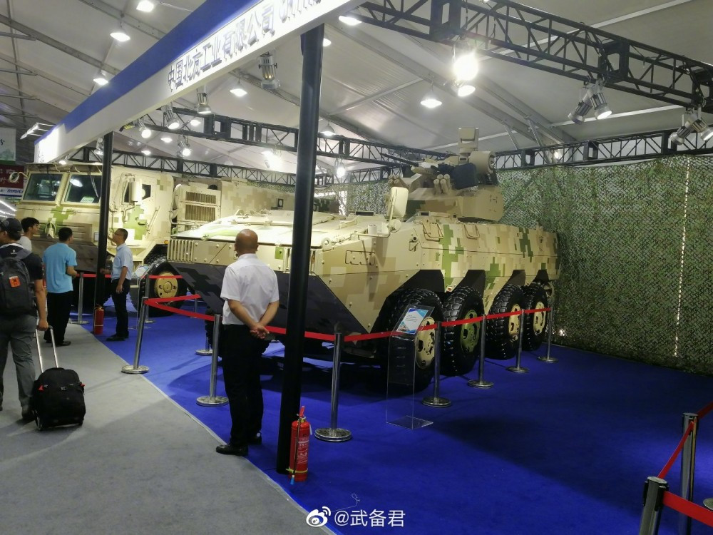 Xe thiết giáp bánh lốp thế hệ mới của Trung Quốc, đây có thể là phiên bản của loại ZBL-09 với thiết kế trông giống với dòng xe Patria AMV của Phần Lan. Nguồn ảnh: Bmpd